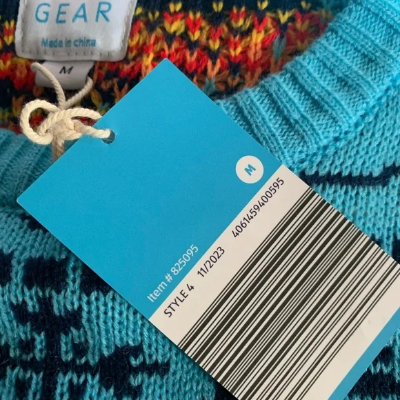 NWT Men’s Festive Blue Snowflake Crewneck Holiday Sweater - Picture 5 of 6